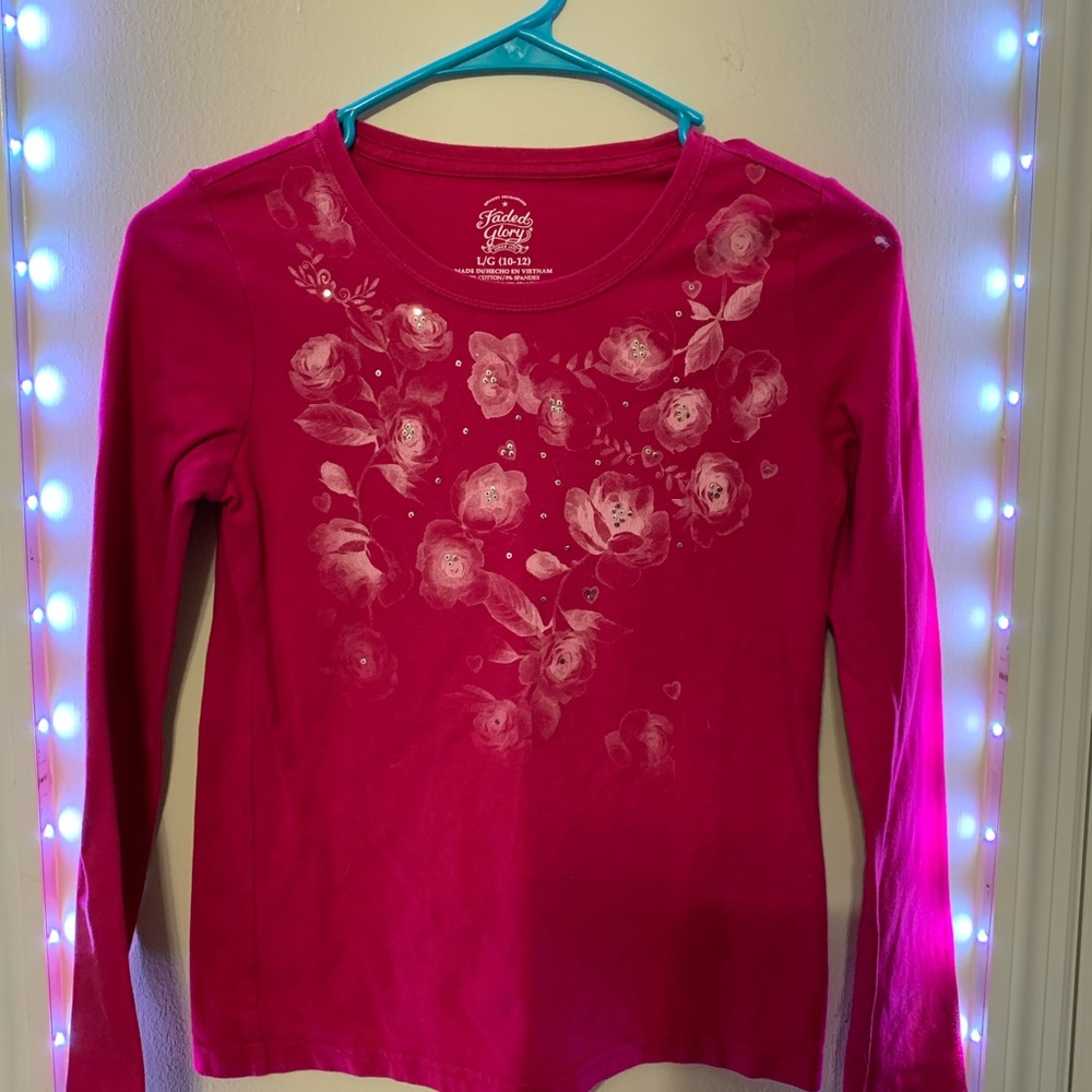 4 for $20- bundle and make me an offer :) Girl’s size 10-12 floral shirt